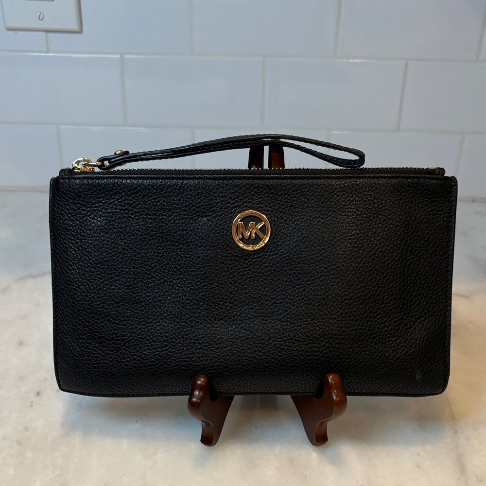 Michael Kors Pebbled Leather Medallion Large Wristlet Pouch Clutch